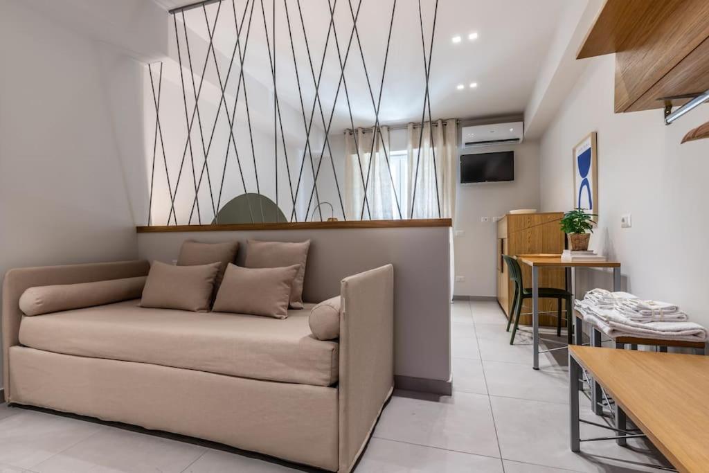 Dafne Speciale, Elegante Con Balcone * Rom